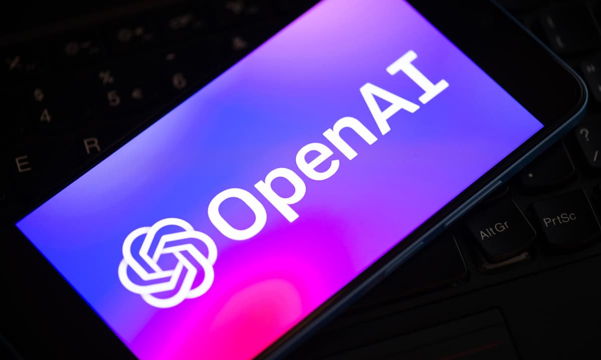 Illusztráció az OpenAI hirdetési szabályváltozásáról