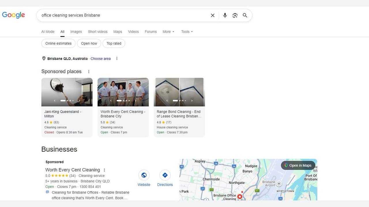 Google keresési találati oldal helyi vállalkozásokat bemutató Szponzorált helyek kártyákkal és térképpel